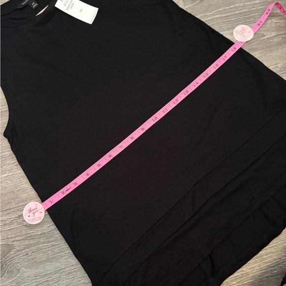 Banana Republic women’s black top - Picture 3 of 5